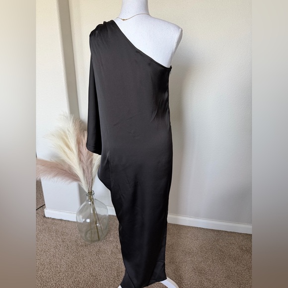 NWT Dress Day - Elegant Black One-Shoulder Dress - Picture 6 of 15